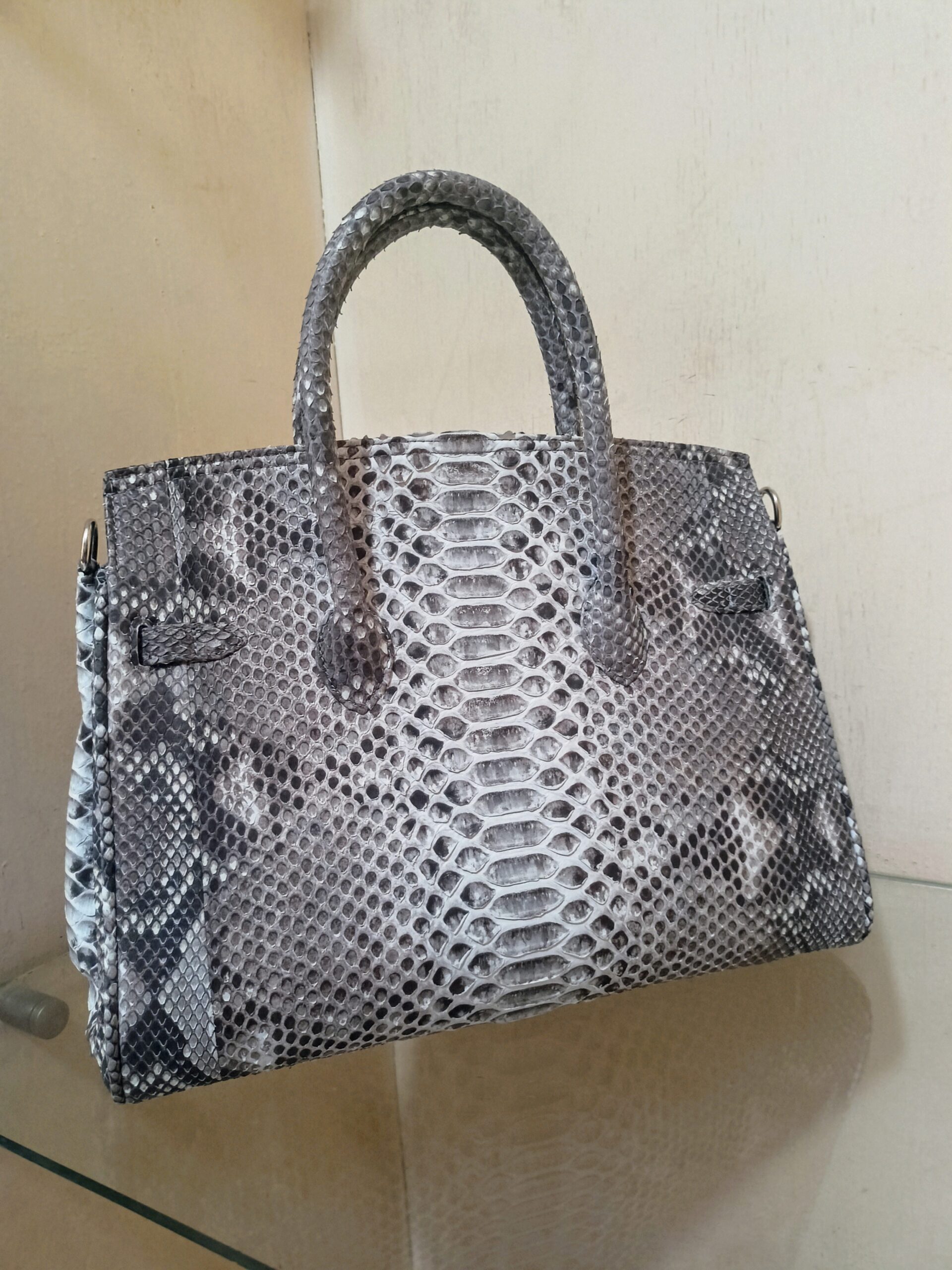 Handmade Snake Skin Women's Shoulder Bags - Image 3