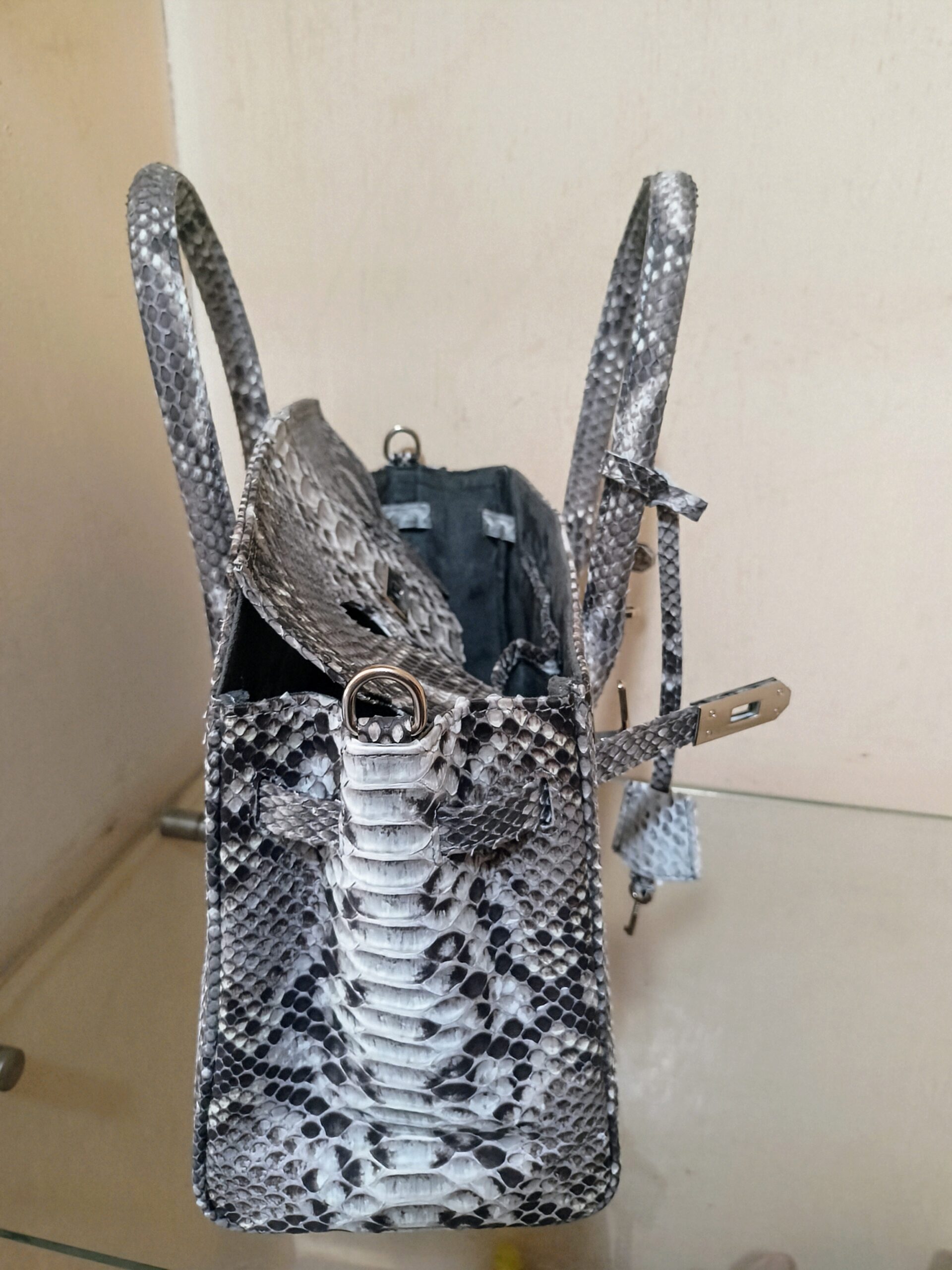 Handmade Snake Skin Women's Shoulder Bags - Image 4