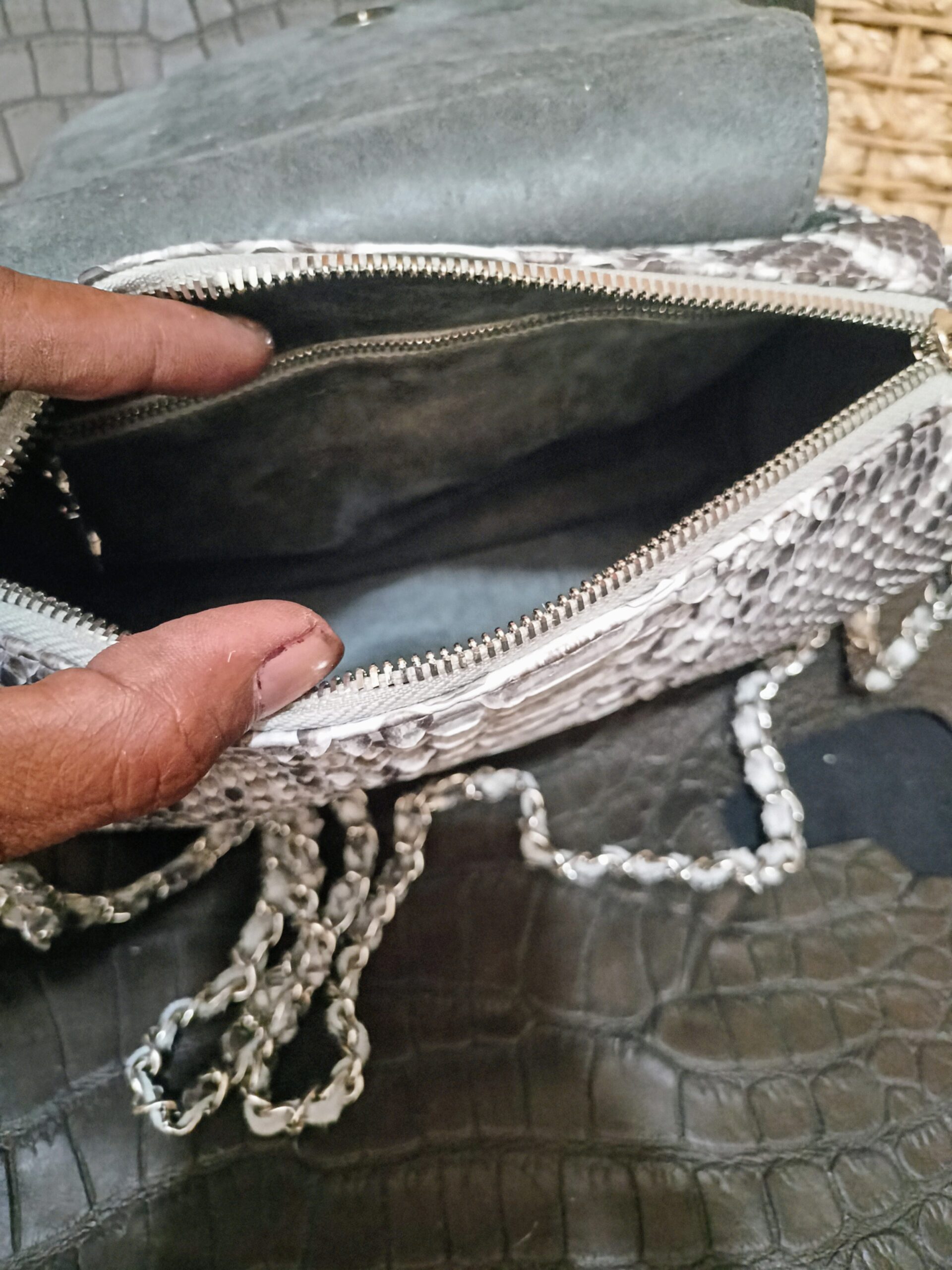 Handmade Snake Skin Women's Shoulder Bags - Image 4