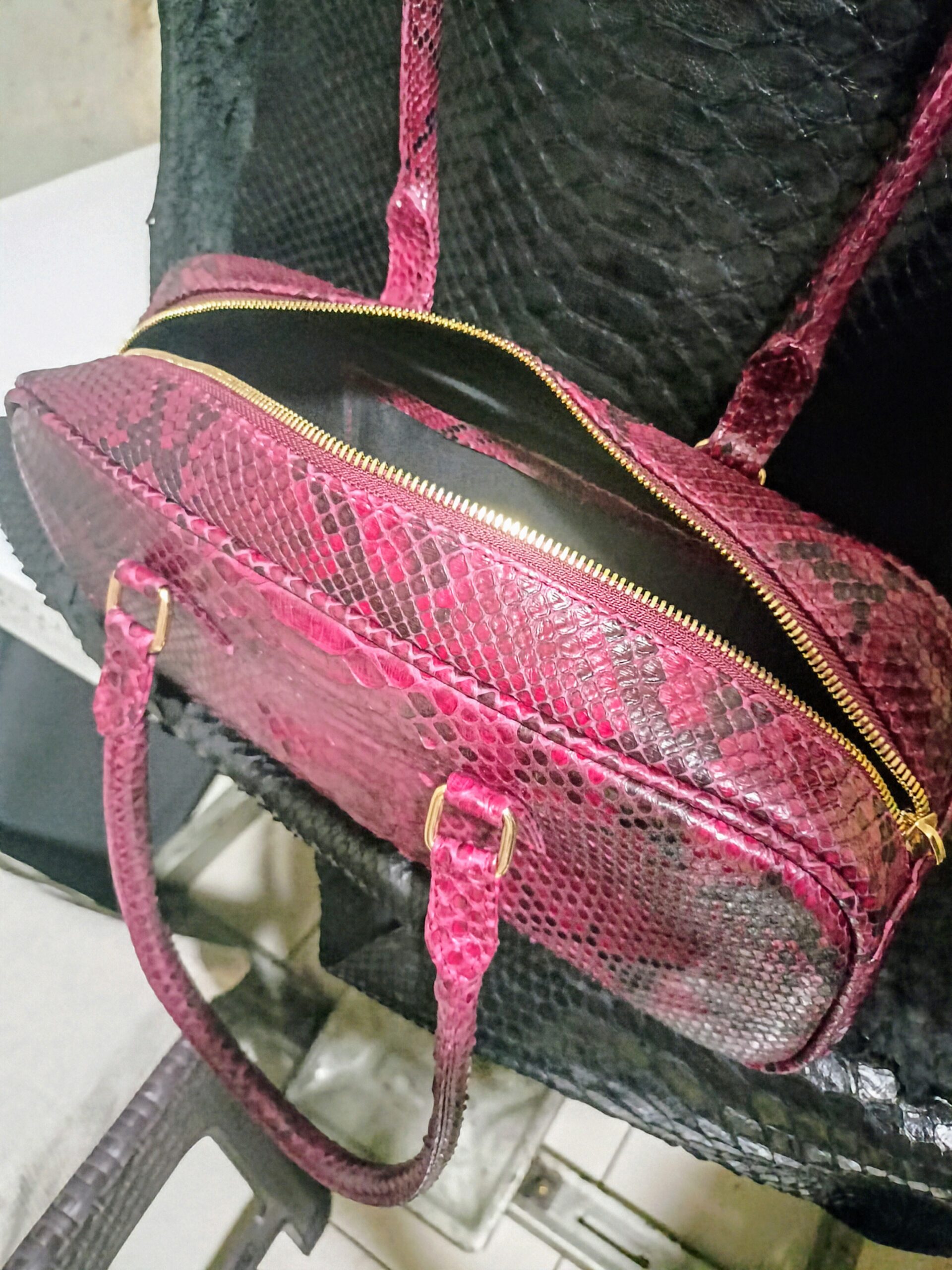 Handmade Snake Skin elegant women's shoulder bag - Image 3