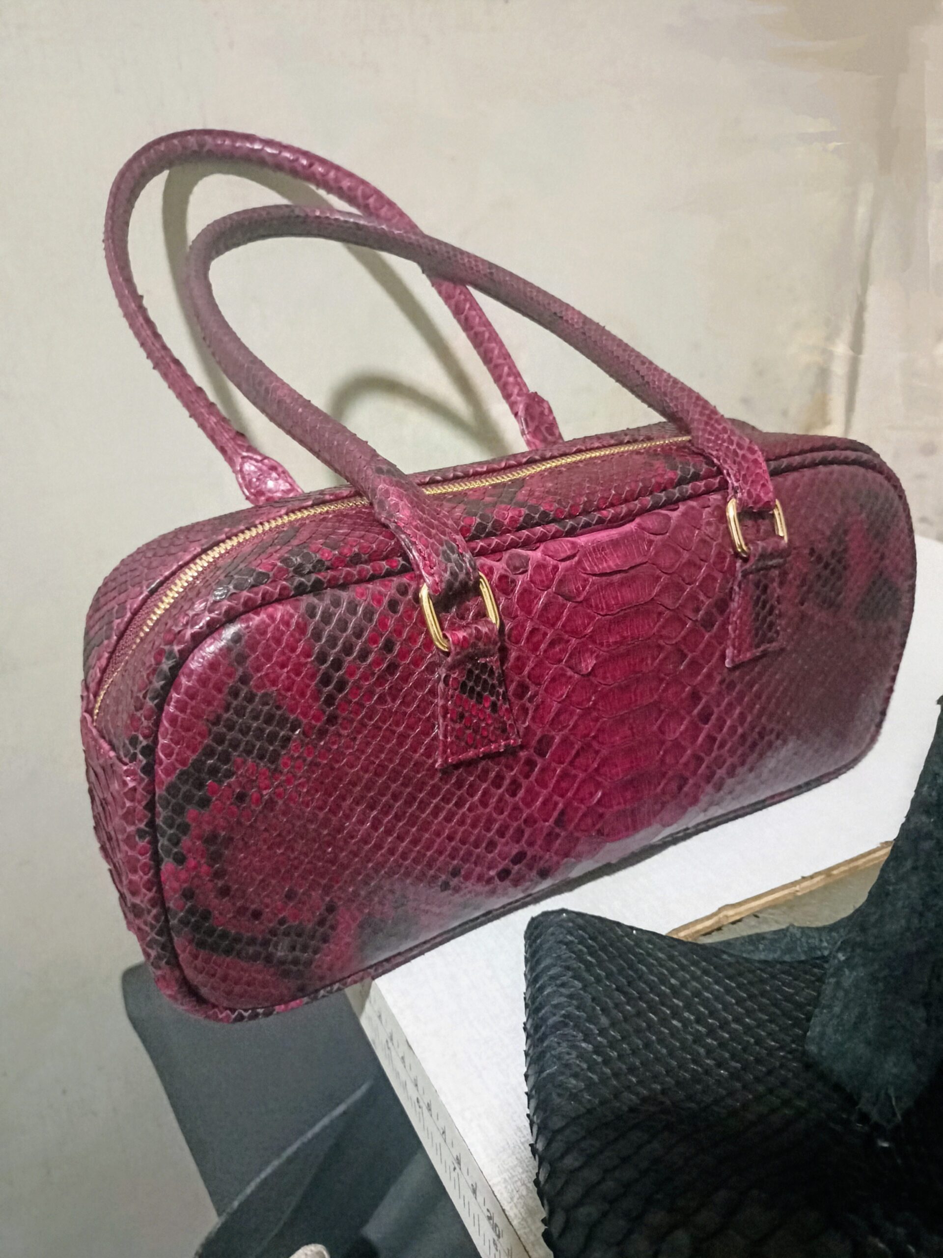 Handmade Snake Skin elegant women's shoulder bag - Image 2