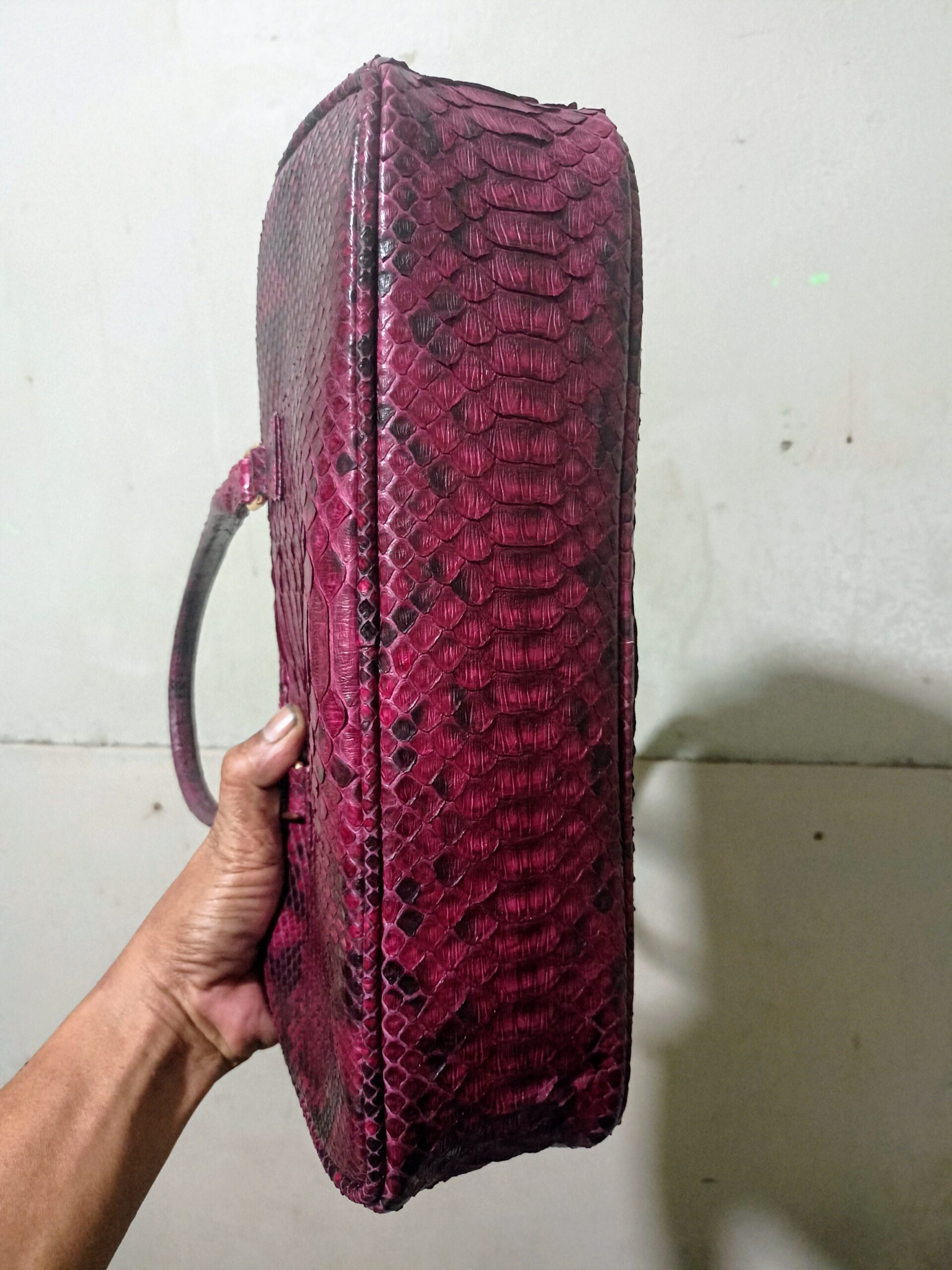 Handmade Snake Skin elegant women's shoulder bag - Image 4